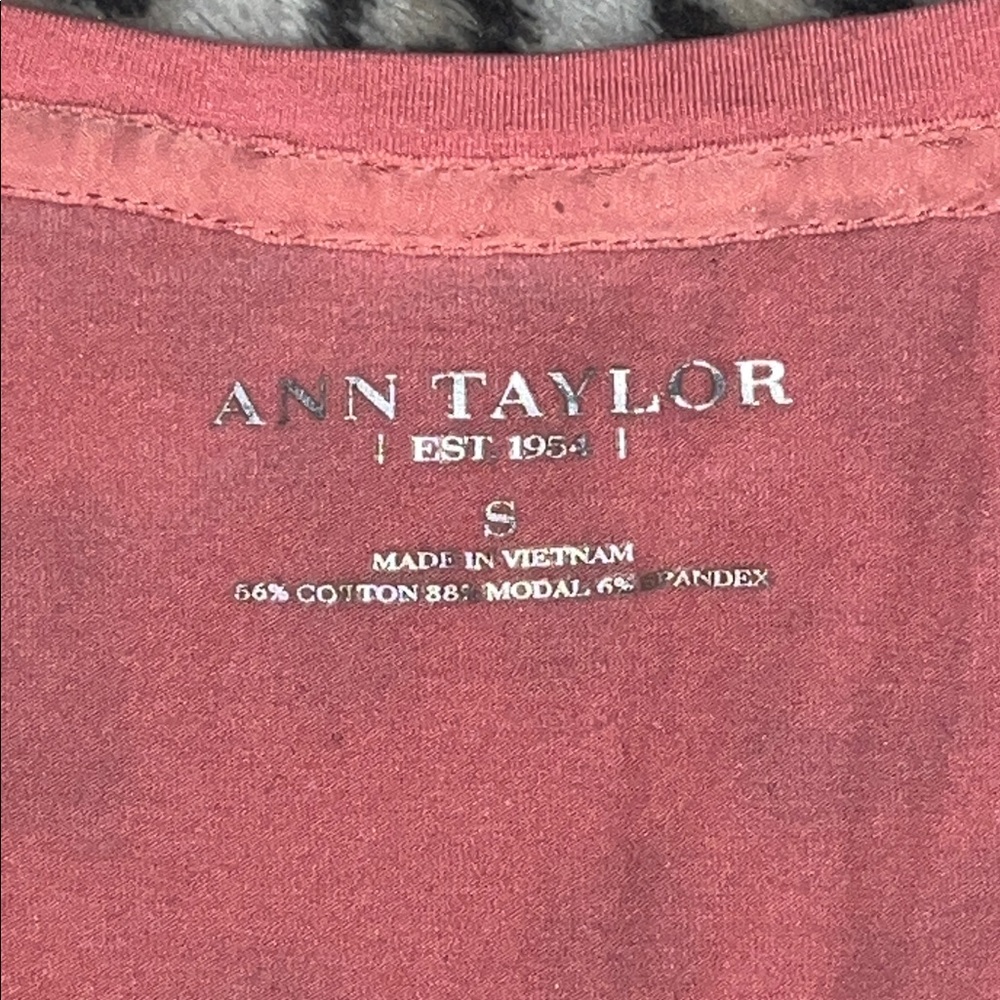 Ann Taylor Soft Pink V-Neck Tee - Picture 2 of 12
